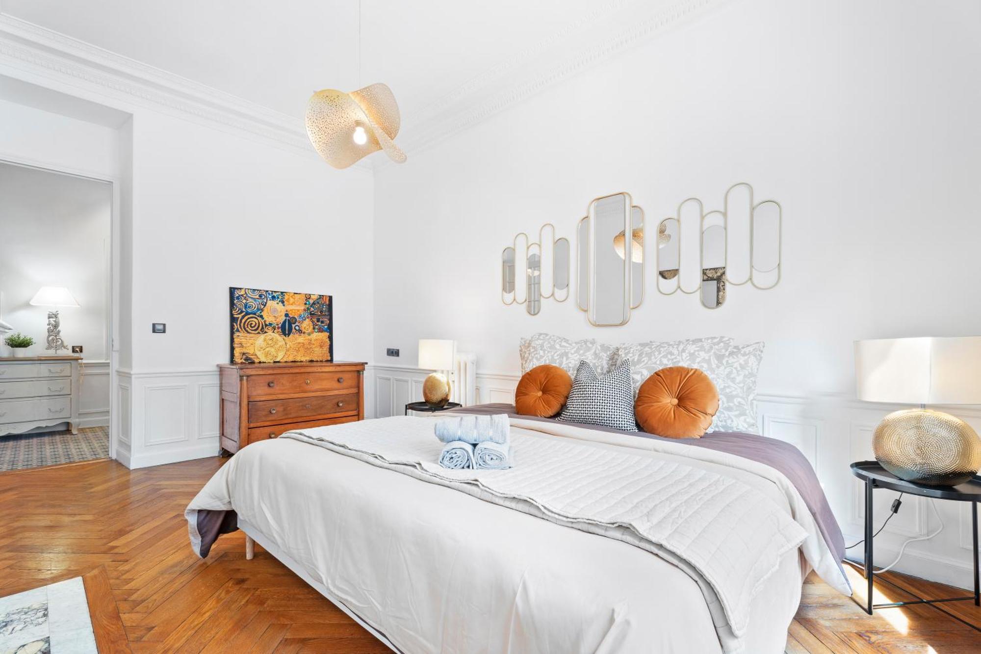 Renting - Joffre - Luxurious Haussmannian 180m2 4 Bedrooms Appartement Nice