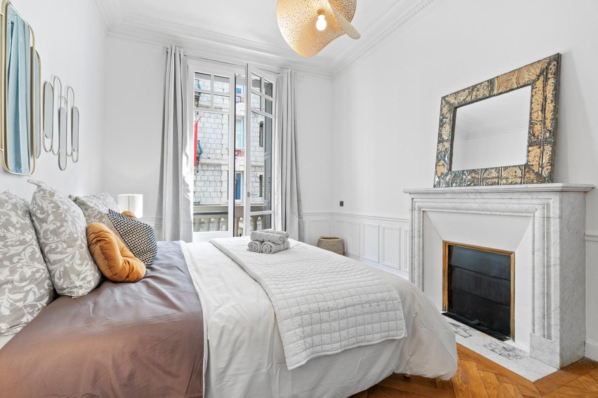 Renting - Joffre - Luxurious Haussmannian 180m2 4 Bedrooms * Nice