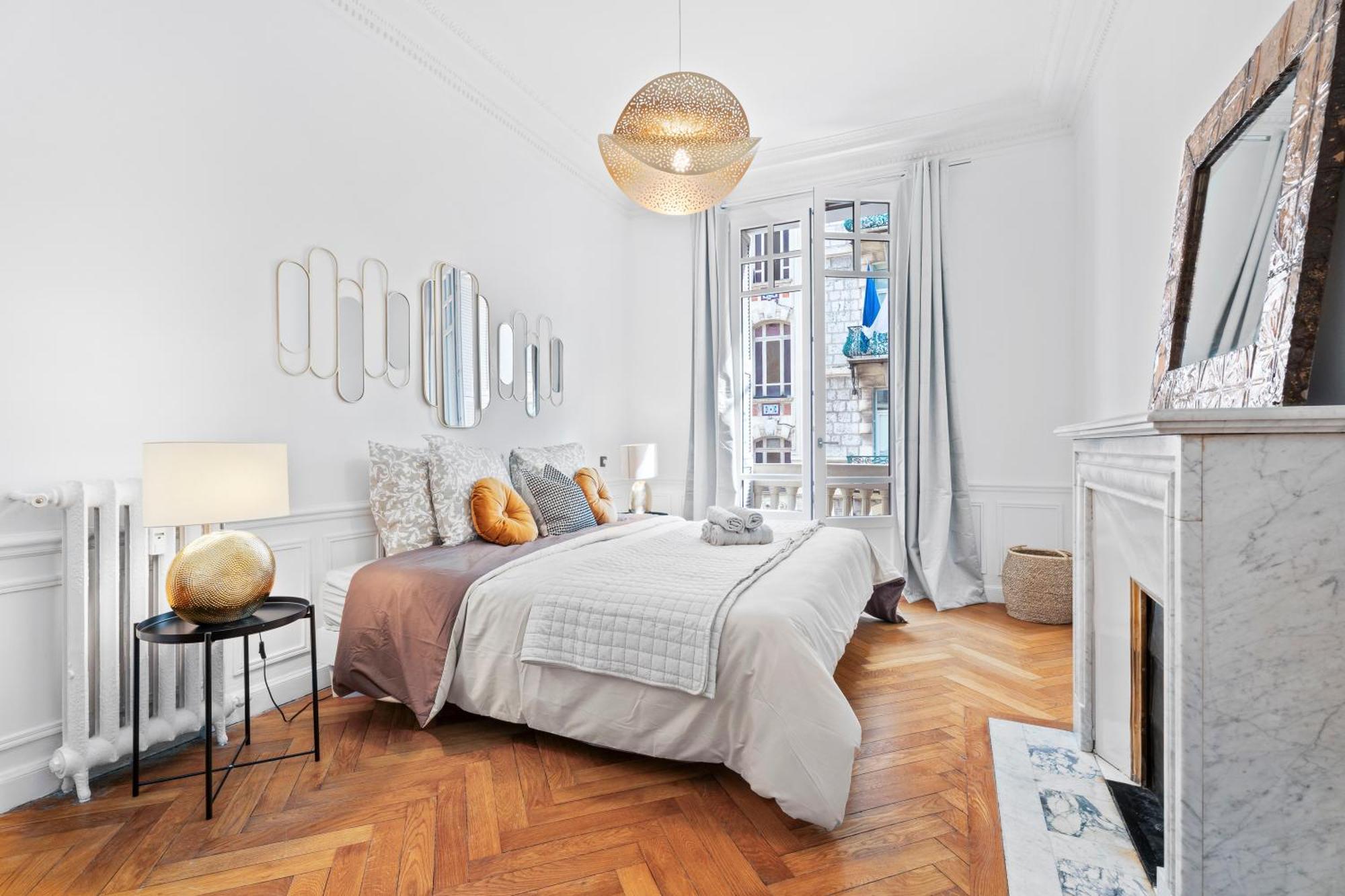 Renting - Joffre - Luxurious Haussmannian 180m2 4 Bedrooms Appartement *