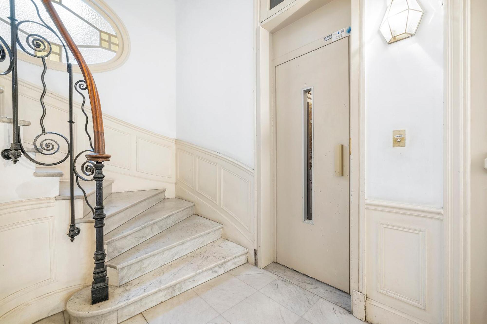 Renting - Joffre - Luxurious Haussmannian 180m2 4 Bedrooms Appartement