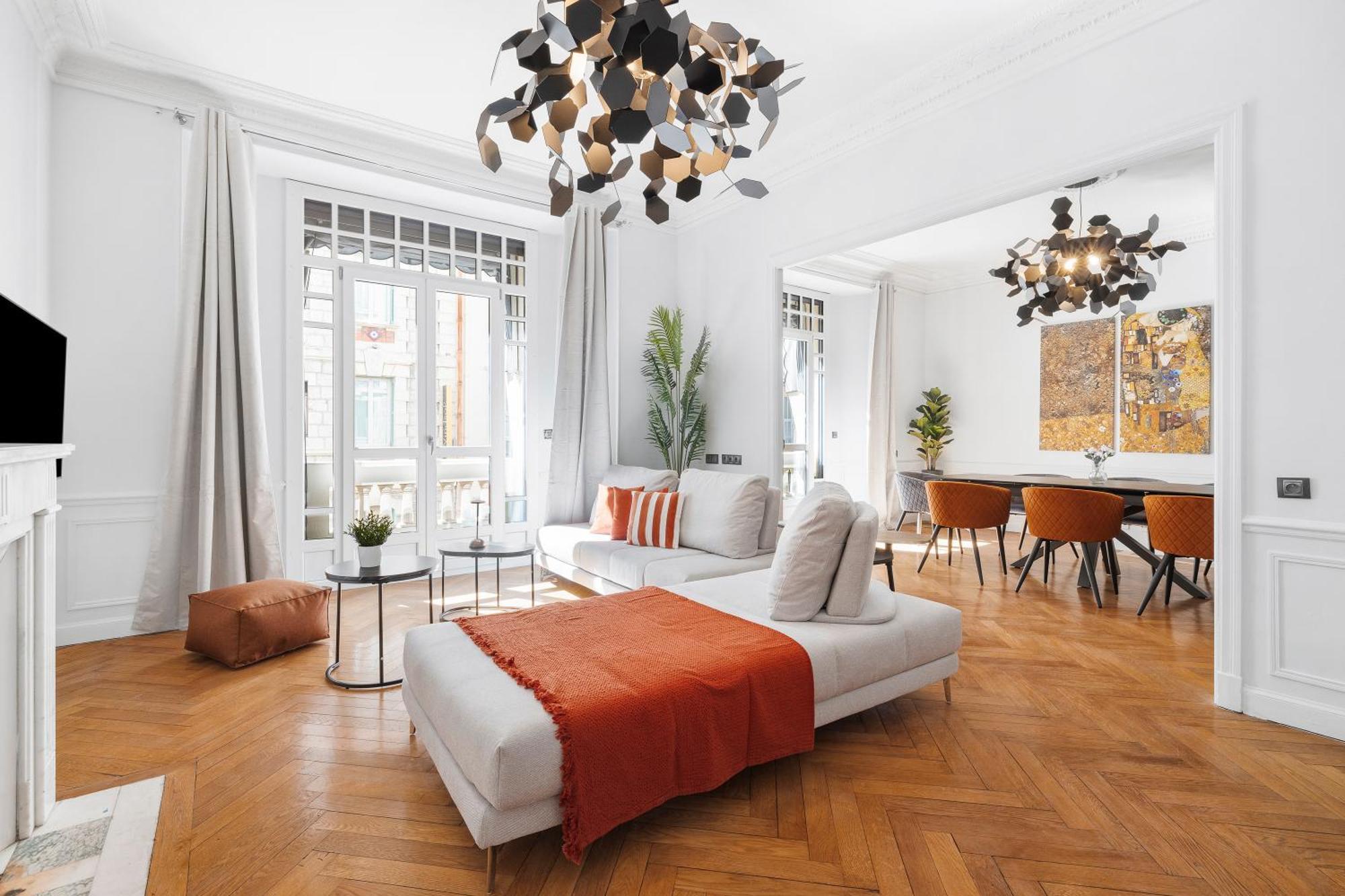 Renting - Joffre - Luxurious Haussmannian 180m2 4 Bedrooms *