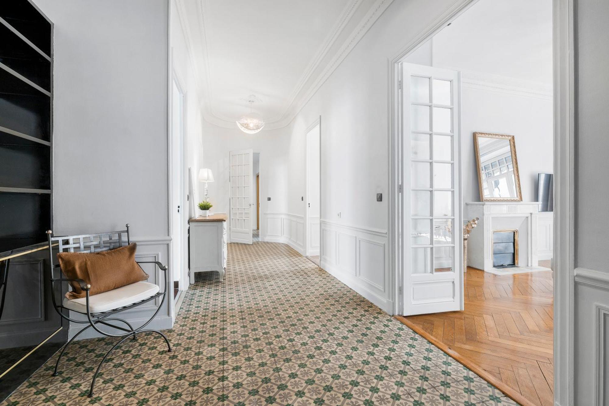 Renting - Joffre - Luxurious Haussmannian 180m2 4 Bedrooms Nice