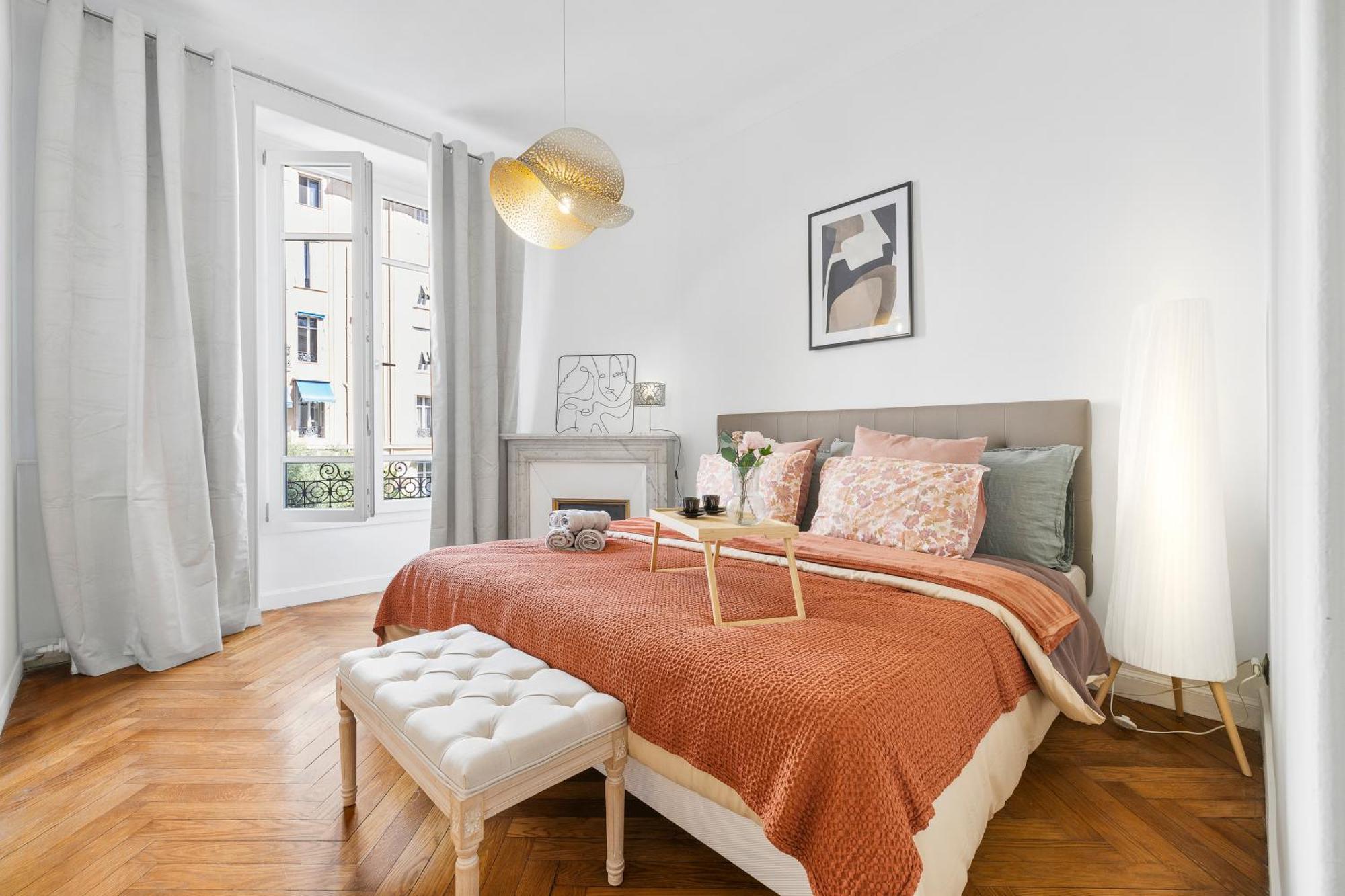 Renting - Joffre - Luxurious Haussmannian 180m2 4 Bedrooms * Nice