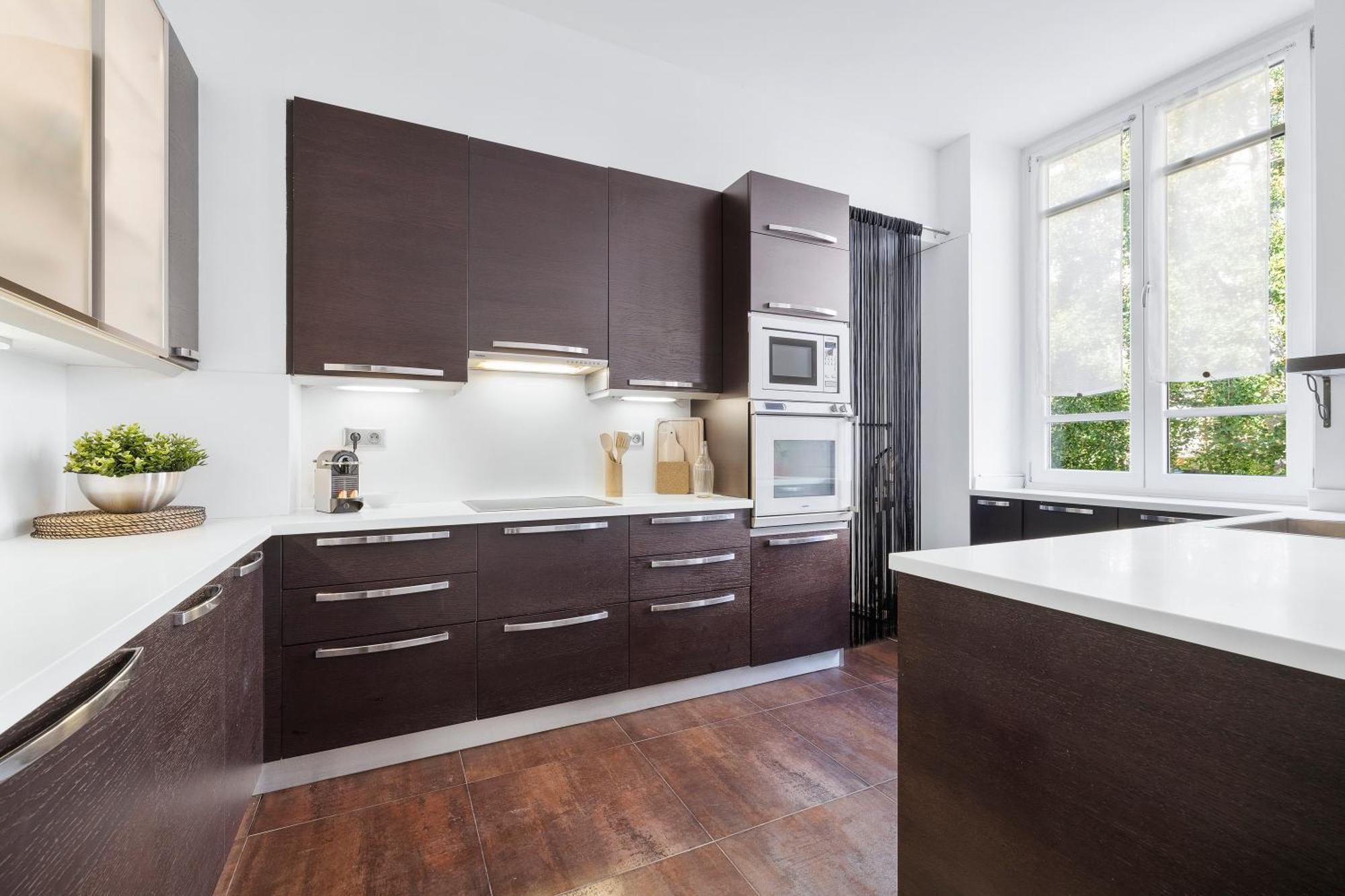 Renting - Joffre - Luxurious Haussmannian 180m2 4 Bedrooms *