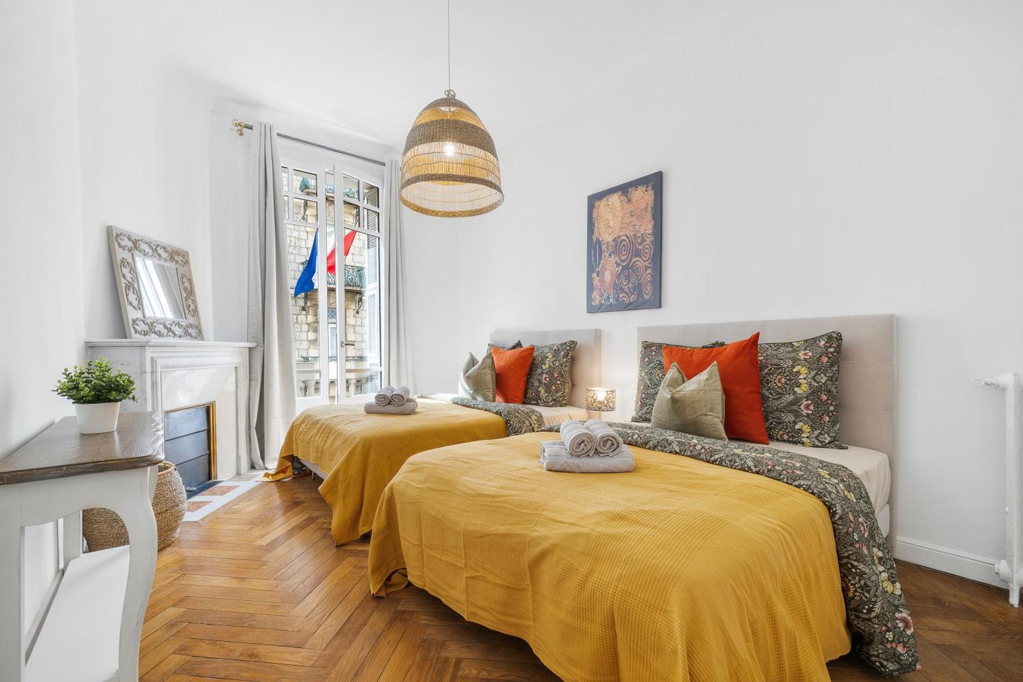 Renting - Joffre - Luxurious Haussmannian 180m2 4 Bedrooms Appartement *
