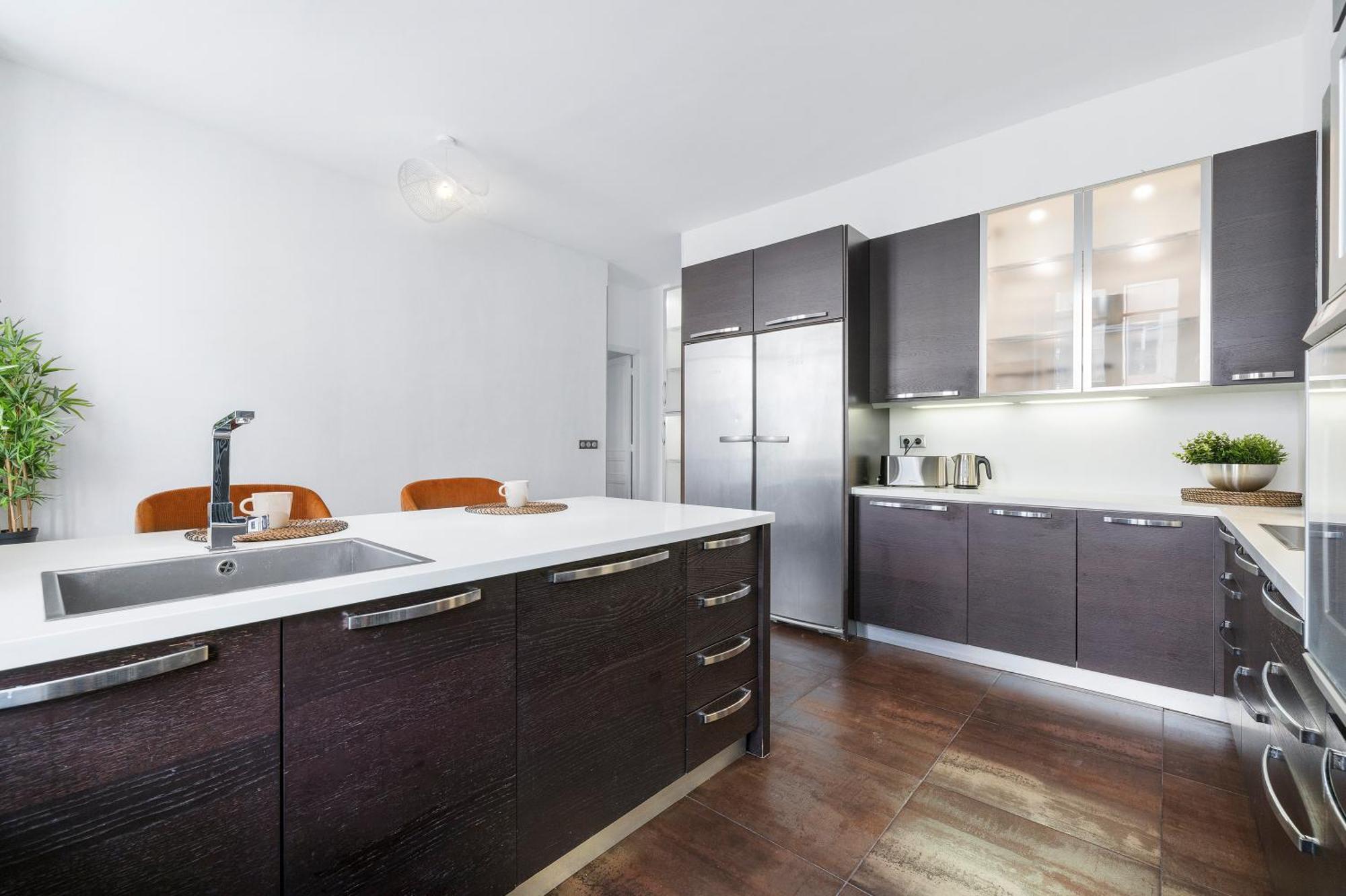 Renting - Joffre - Luxurious Haussmannian 180m2 4 Bedrooms Appartement