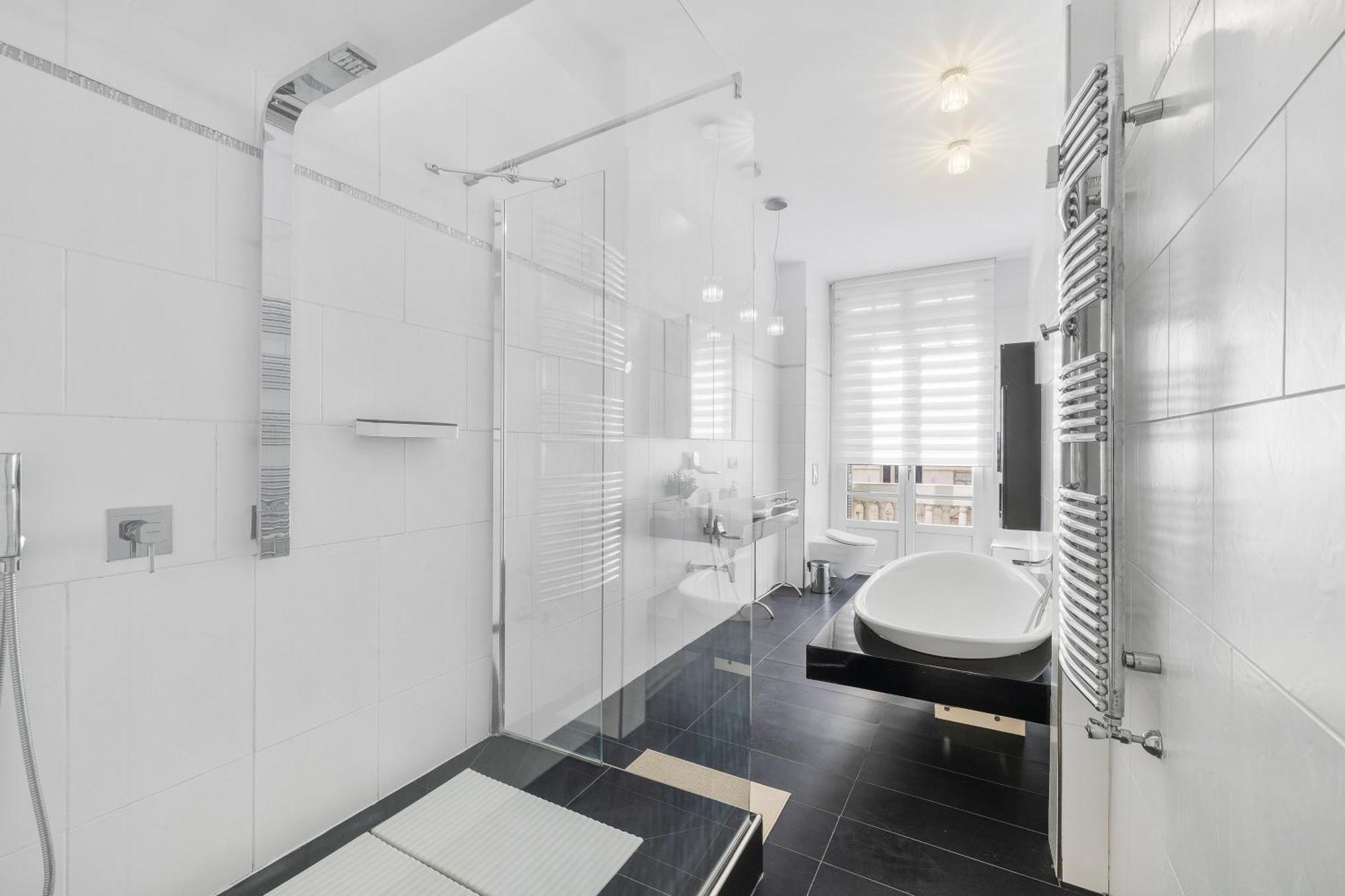 Appartement Renting - Joffre - Luxurious Haussmannian 180m2 4 Bedrooms